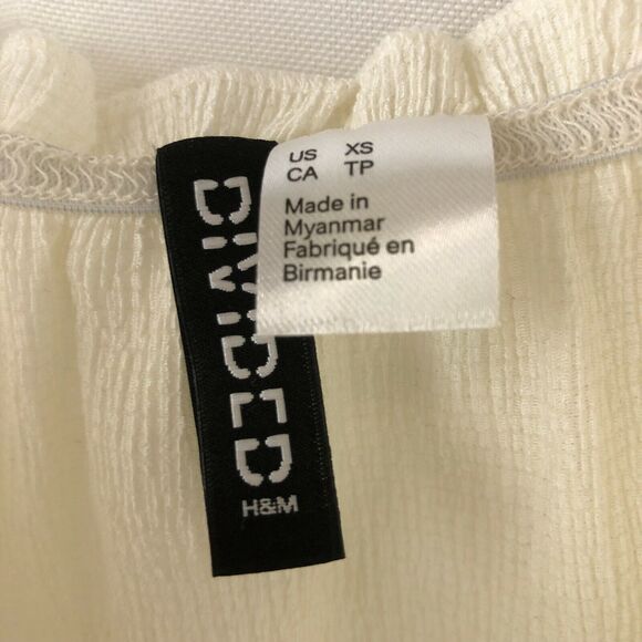 Divided H&M Womens Sz XS Ivory Crinkle Ruffle Trim Off or On Shoulder Crop Top - Picture 7 of 7